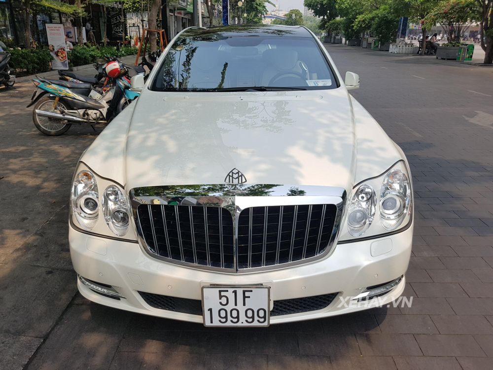 Maybach 62S với ngoại thất màu trắng muốt cùng biển số tứ quý 9 xuất hiện trên phố