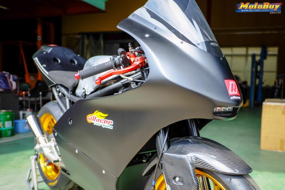Kawasaki Ninja 250 lột xác ngoạn mục từ dàn lông cho đến dàn chân