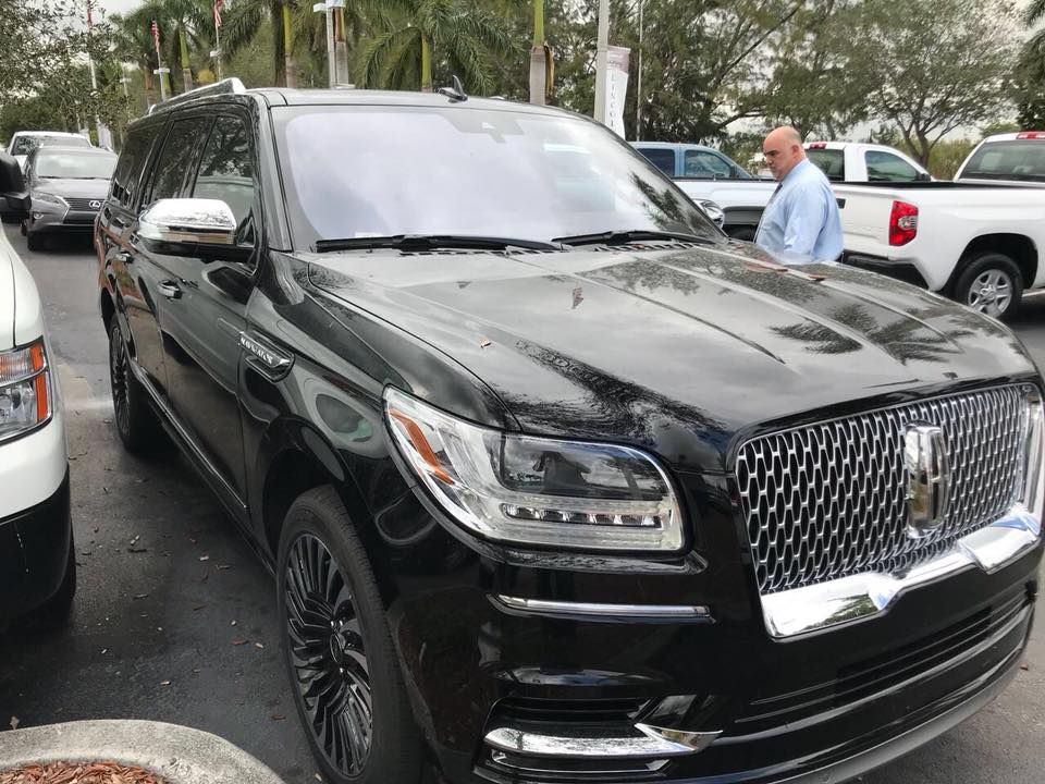 Lincoln Navigator L Black Label về Việt Nam với giá ngang Lexus 570