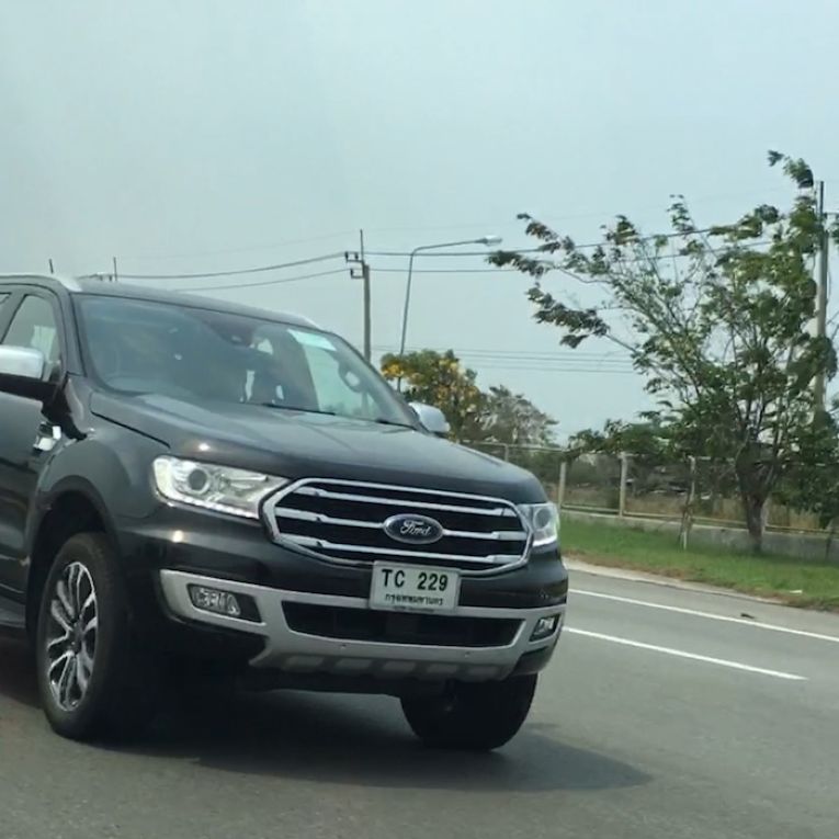 Ford Everest phiên bản nâng cấp bị bắt gặp trên đường thử Thái Lan