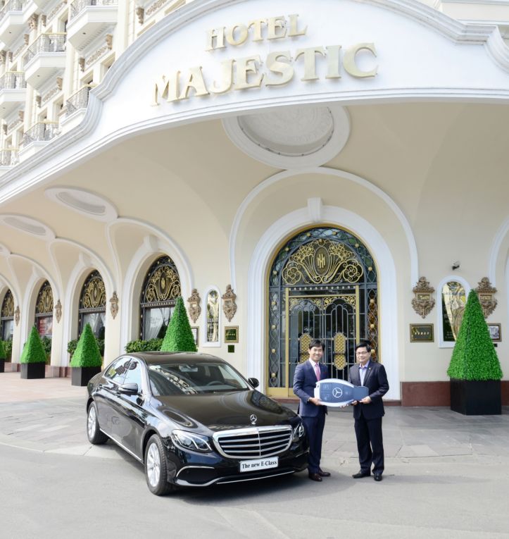 Mercedes-Benz Việt Nam chính thức bàn giao E 200 thế hệ mới cho khách sạn Majestic Sài Gòn