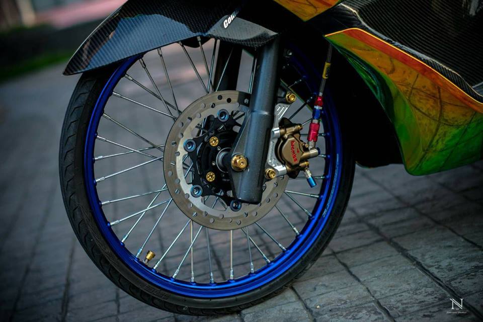 PCX 150 độ tổn thương mắt người xem với bộ cánh Chrome bóng chói lóa