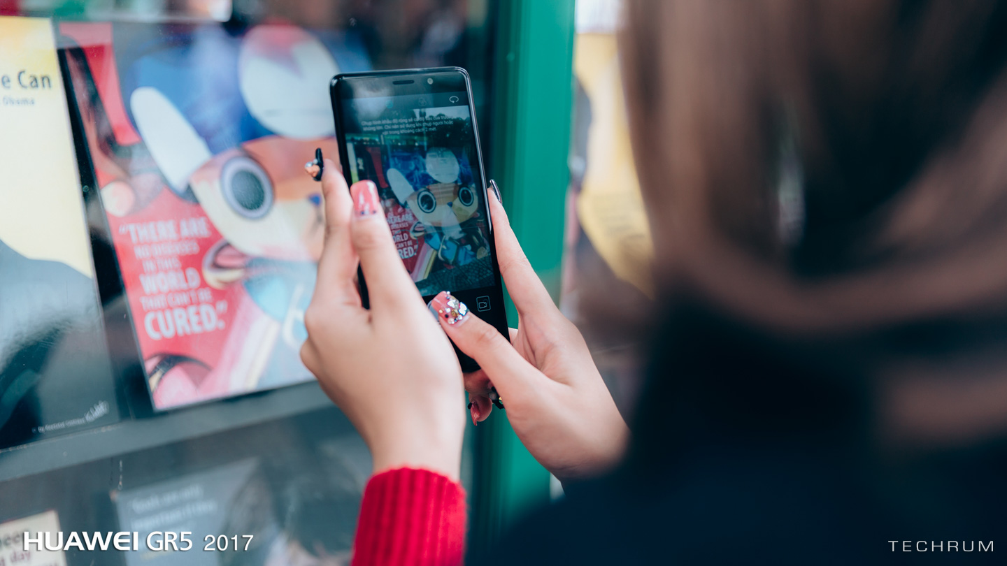 Lộ diện hình ảnh báo chí của Huawei P20 với hệ thống 3 camera sau ấn tượng