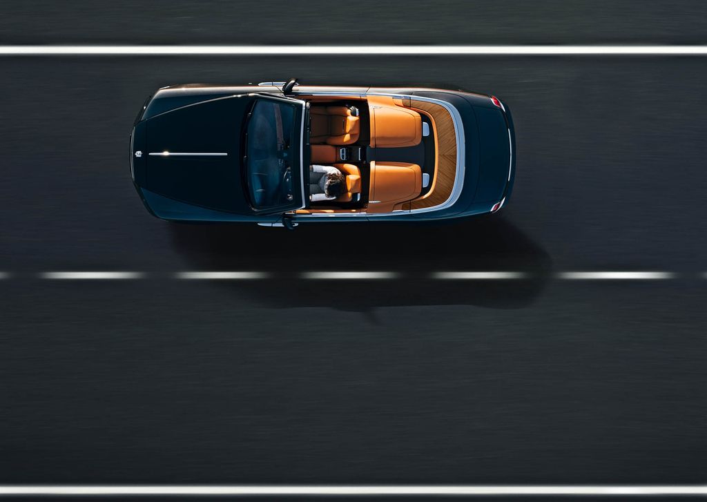 Rolls-Royce Dawn hai chỗ ngồi cùng các phiên bản cá nhân hoá của Phantom