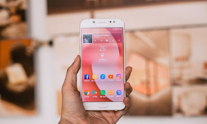 Samsung Galaxy J7+ dẫn đầu xu hướng smartphone tầm trung