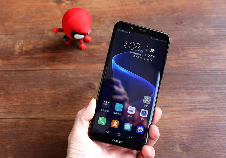 Trên tay và đập Huawei Honor 7C màn hình fullview, Snapdragon 450, camera kép