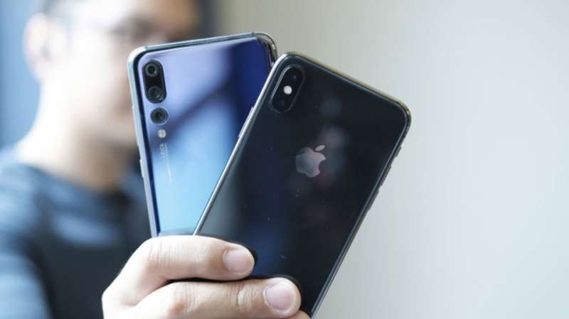 Huawei P20 Pro và iPhone X có những điểm gì giống và khác nhau?