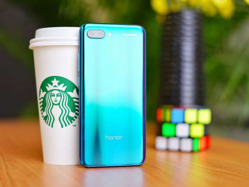 Trên tay Honor 10: Nhiều ấn tượng giống như Huawei P20 nhưng giá rẻ hơn