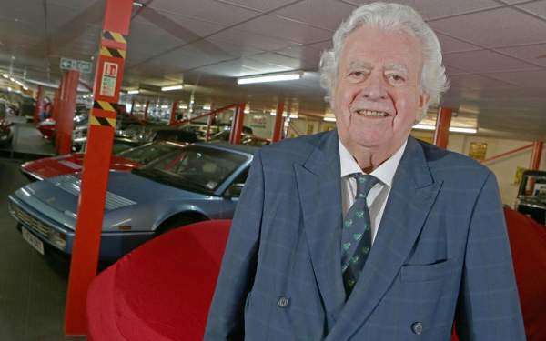 Doanh nhân Rodger Dudding 80 tuổi và bộ sưu tập 400 chiếc xe cổ