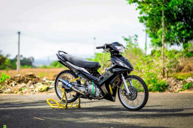 Exciter 135: Đây là một trong những mẫu xe moto phổ biến nhất hiện nay, với thiết kế đầy nam tính và sức mạnh vượt trội. Hãy chiêm ngưỡng những hình ảnh của Exciter 135, những đường cua ngoạn mục và cá tính không thể bỏ qua.