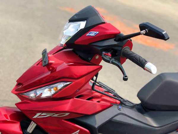 GTR 150 độ dàn chân bạc triệu khoe dáng trên bãi cỏ trưa hè