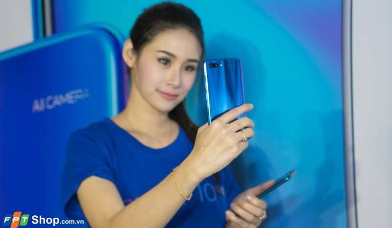 Honor 10 ra mắt: Màn hình 5.84 inch, Kirin 970, RAM 4 GB, camera kép, công nghệ AI 2.0