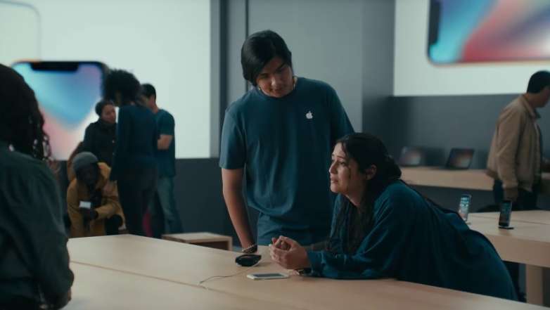 Samsung tung quảng cáo: Galaxy S9 lướt nhanh như gió, không lo "lag" như iPhone
