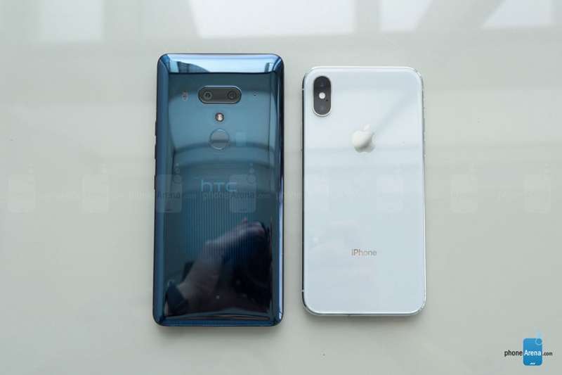 So sánh HTC U12+ và iPhone X: Liệu có thể gây khó dễ cho Apple không?