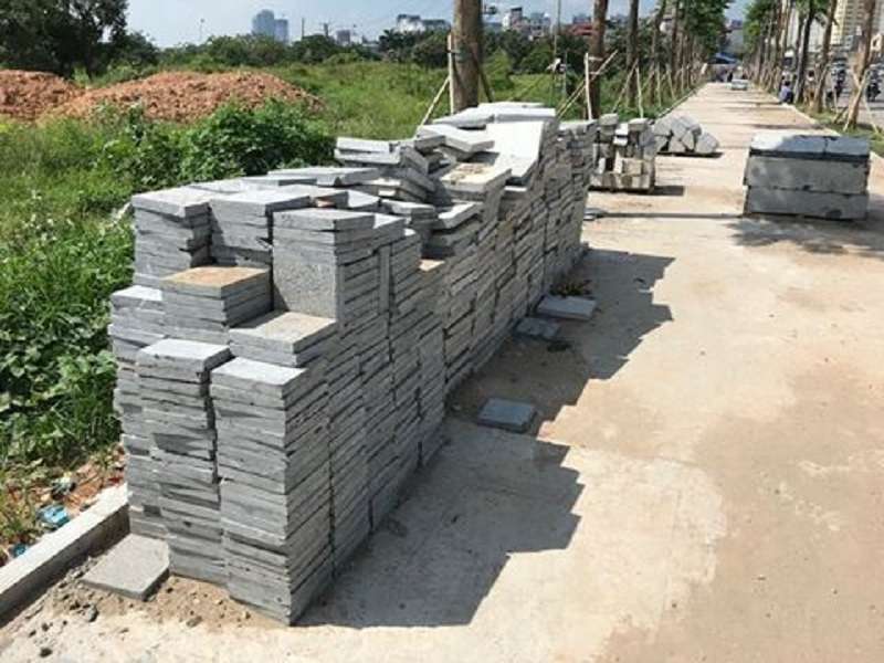 Thực hư việc đá vỉa hè Phạm Văn Đồng chưa lát đã vỡ?