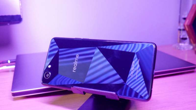 Trên tay OPPO Realme 1: Rất nhiều thứ tốt so với giá bán