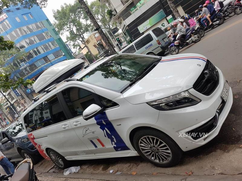 Mercedes-Benz V 250 được trang bị gói bodykit "Black Crystal" mang vẻ đẹp cá tính, sắc sảo