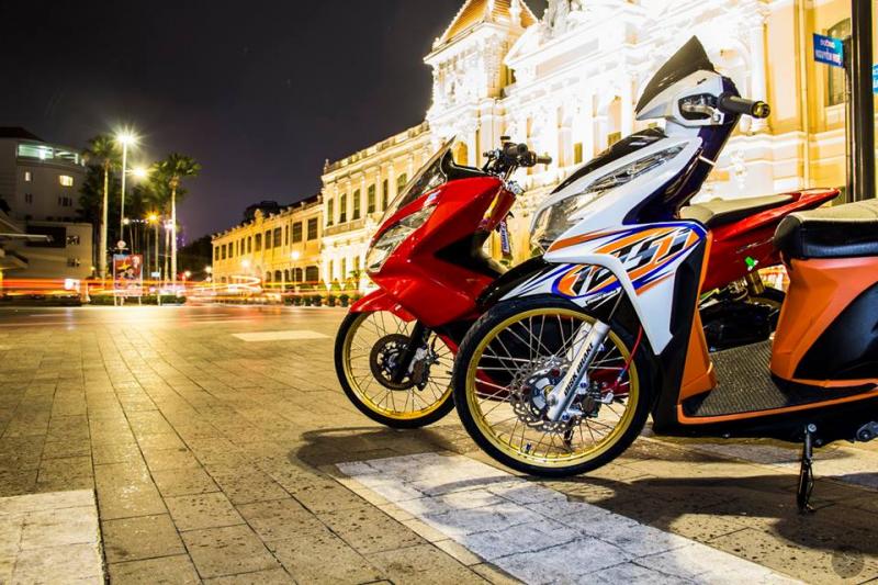 Click 125 độ hòa quyện cùng Honda PCX trong bức ảnh phơi sáng