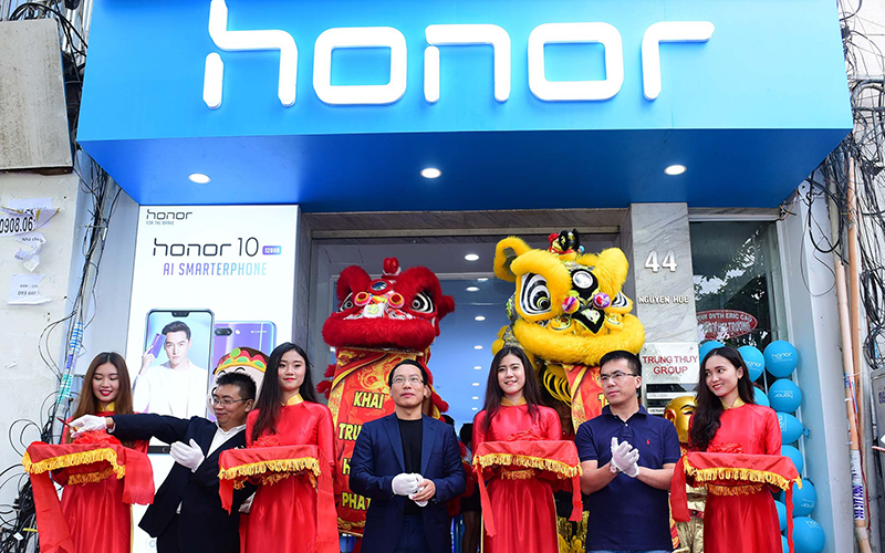 Honor chính thức khai trương cửa hàng đầu tiên tại Việt Nam
