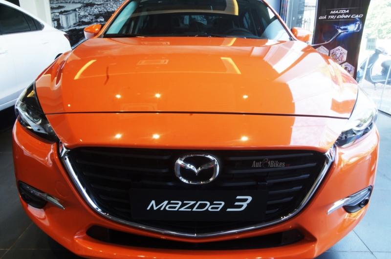 Chiêm ngưỡng Mazda3 Hatchback màu cam độc đáo của hot girl Hà Thành