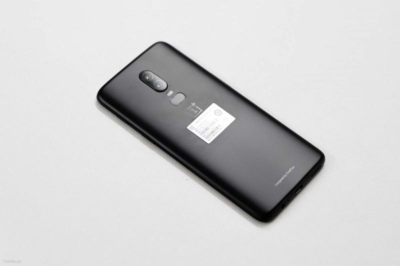 Đập hộp và trên tay OnePlus 6 phiên bản đen mờ