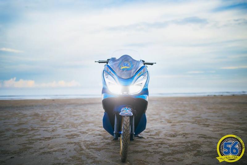 Ngắm nhìn PCX độ Cá Mập Lai lên bờ ngày nắng đẹp