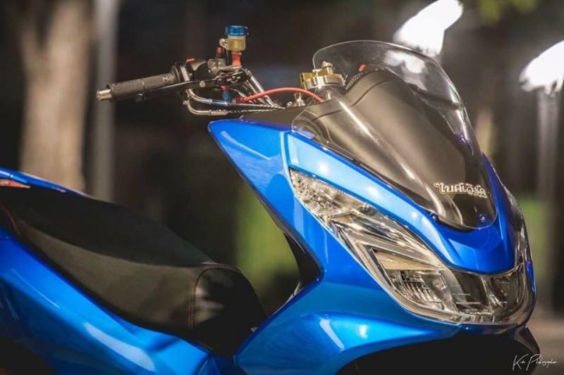 PCX 150 độ mang nét đẹp lạnh lùng bên khối đồ chơi giá trị