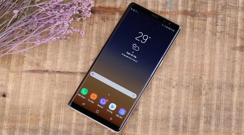 Samsung sẽ không chạy theo xu thế làm màn hình tai thỏ
