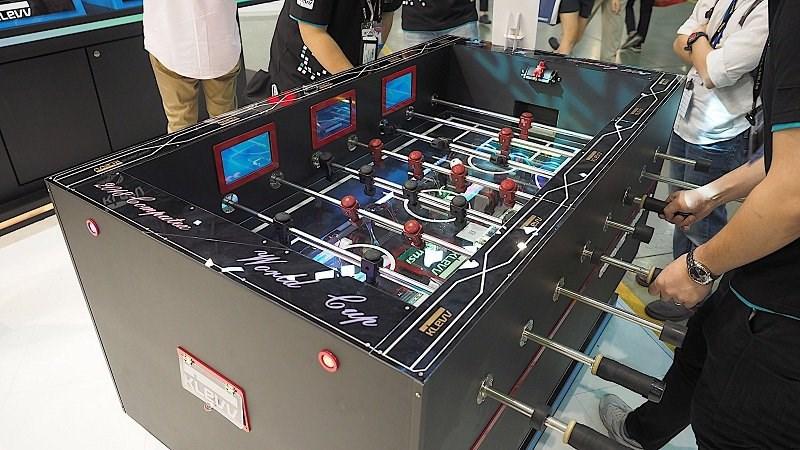 Xuất hiện thùng máy PC kiêm bàn banh "không dụng hàng"