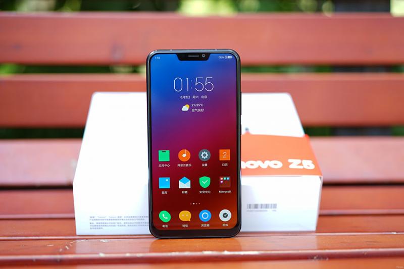 Trên tay Lenovo Z5: Màn hình tràn viền, tai thỏ và cấu hình tầm trung