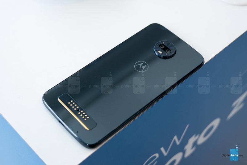 Trên tay và đánh giá nhanh Moto Z3 Play: “Dị nhân” làng smartphone