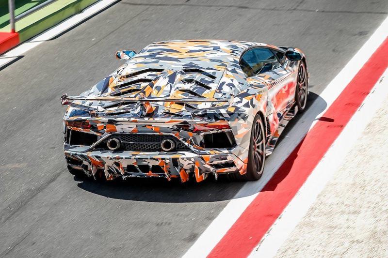 Lamborghini Aventador SVJ là siêu xe cuối cùng sử dụng động cơ V12 