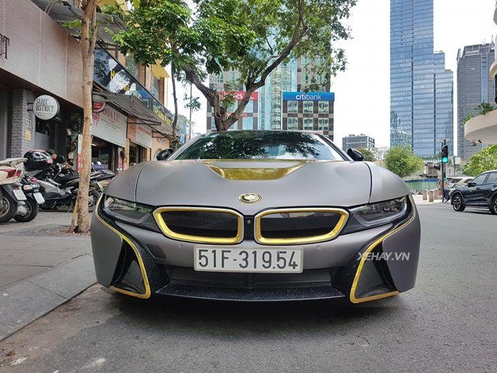 Bắt gặp BMW i8 khoác dàn áo màu xám nhám xuống phố