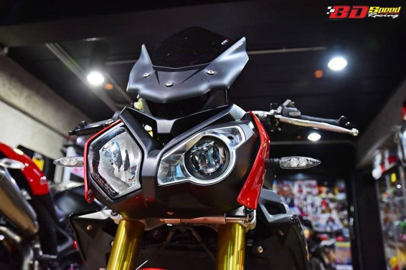 BMW S1000R 'Cá mập con' đầy sức hút với dàn chân hạng nặng