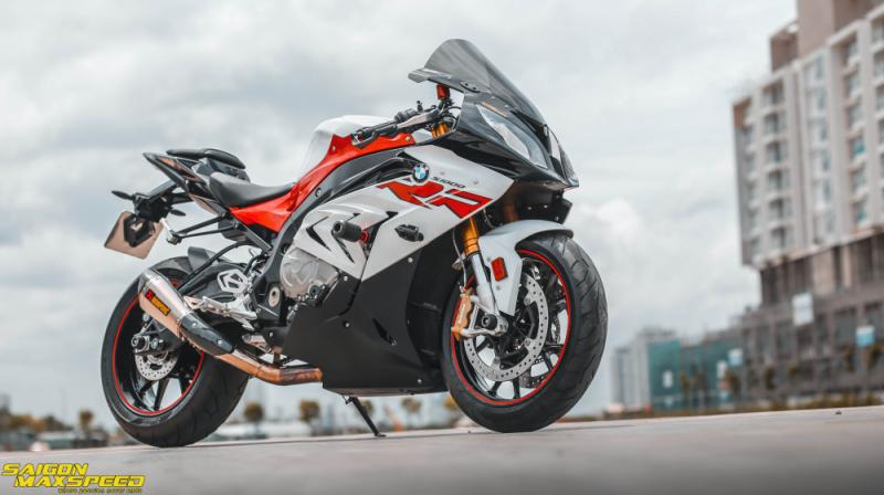 BMW S1000RR vẻ đẹp nguyên thủy dưới ống kính nghệ thuật