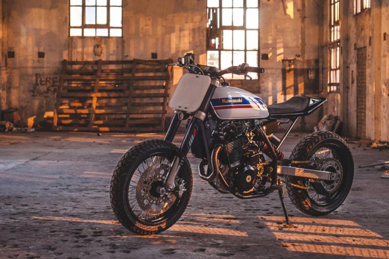 CCM 644 DS bản độ phong cách phong cách flat-track mang tên 'Race 8'