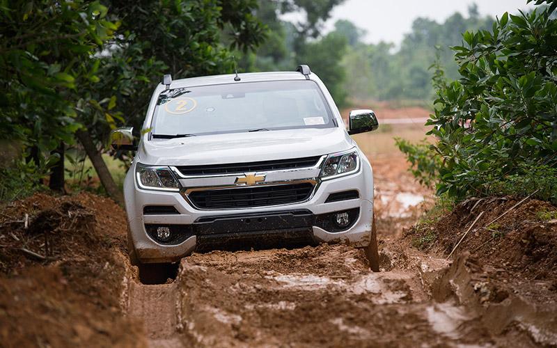 Trải nghiệm thử thách lật đổ Chevrolet Colorado
