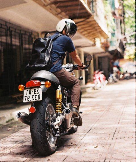 Làm thế nào để thuyết phục bố mẹ cho phép bạn mua xe côn tay?
