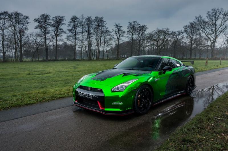 Nissan GT-R Nismo mang bộ cánh nhựa vinyl cùng màu xanh lá phủ crôm sáng bóng