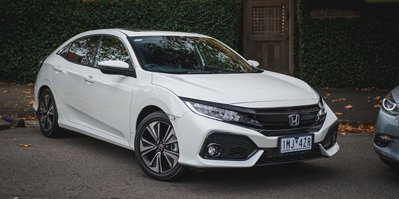 Vói 35.000 USD, bạn sẽ chọn Honda Civic hay Mazda 3 phiên bản 2018
