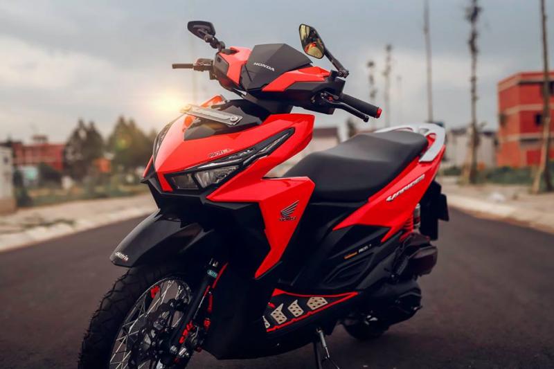 Vario 150 độ trang bị điều áp Fi và hạ xuống bánh căm vô cùng lạ mắt