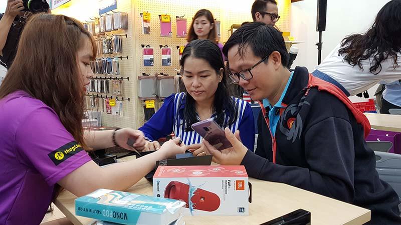 Việt Nam có khoảng 53% số người sở hữu smartphone