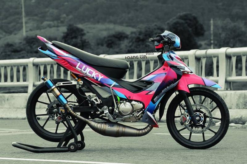 YaZ 125 với bộ cánh đa sắc màu cùng dàn đồ chơi đỉnh không cần chỉnh