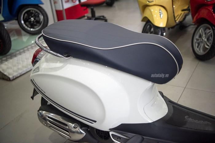 Vespa Primavera Yacht Club giá 77,5 triệu đồng đã có mặt tại các đại lý