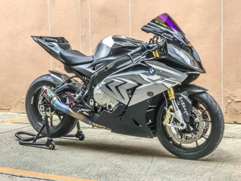 BMW S1000RR Cận cảnh bản độ đơn giản đầy tinh tế