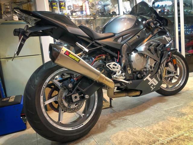 BMW S1000RR độ trở nên lôi cuốn hơn với dàn option danh giá