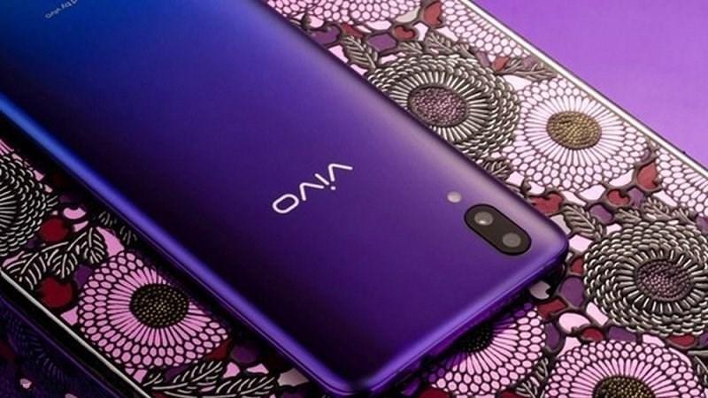 Lộ diện hình ảnh trên tay người dùng của Vivo X23, hé lộ máy có màn hình tai thỏ