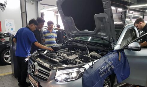 Đại lý Mercedes quá tải, không còn dầu vi sai cầu trước và ống nối để thay cho GLC