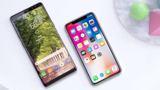 Samsung được kỳ vọng duy trì thế đối nghịch với Apple thay vì chạy theo trào lưu