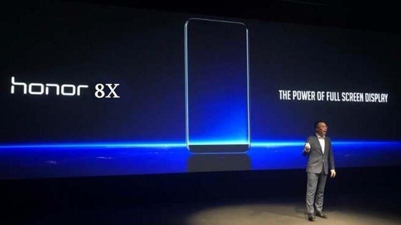 Honor 8X xuất hiện ngoài đời thực với kích thước lớn và màn hình "tai thỏ"